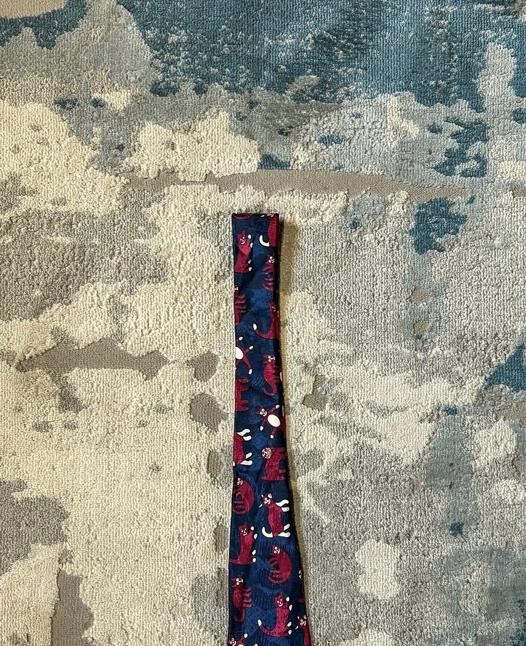 Flat cat tie