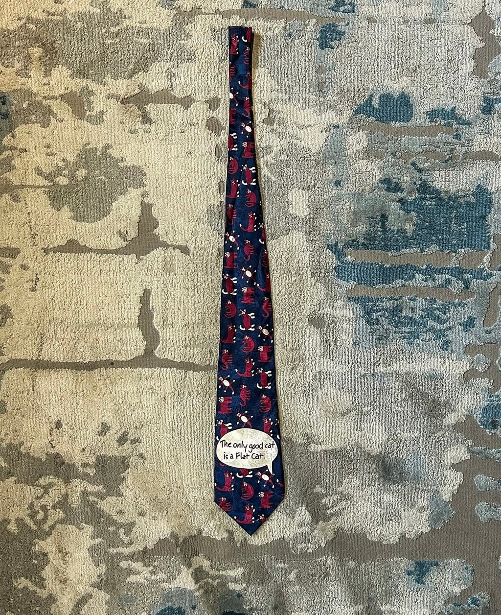 Flat cat tie