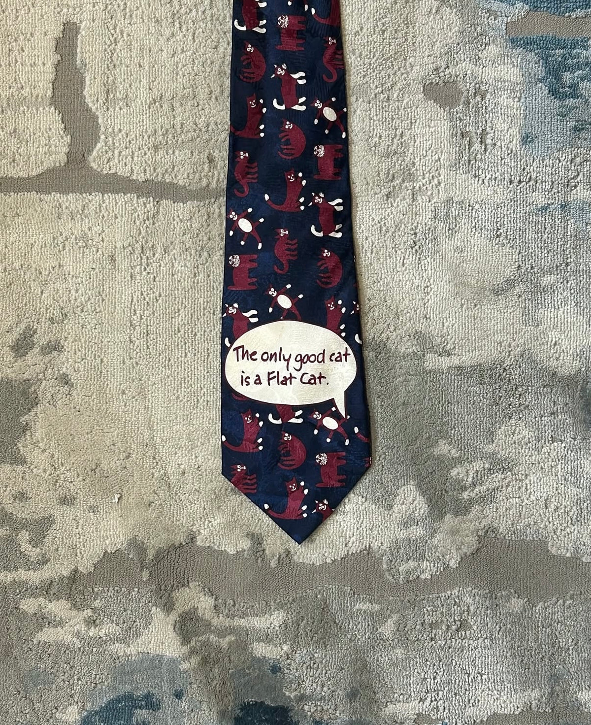 Flat cat tie