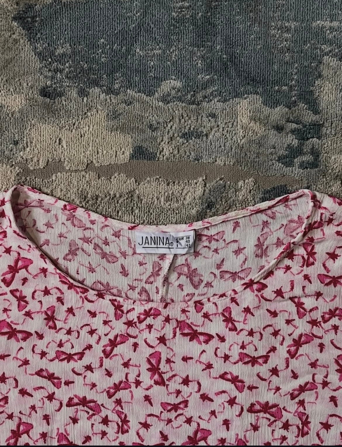 Bow pattern blouse
