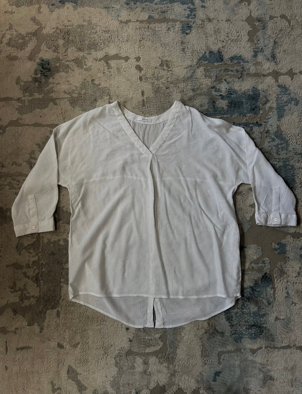 V-neck blouse with 3/4 sleeves