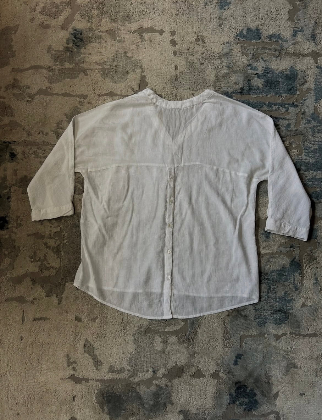 V-neck blouse with 3/4 sleeves